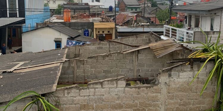 Akibat Angin Kencang, 4 Rumah di Serpong Alami Kerusakan