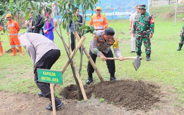 Kodam Jaya Bersama Polda Metro Jaya Dan Pemda DKI Jakarta Gencarkan Urban Farming