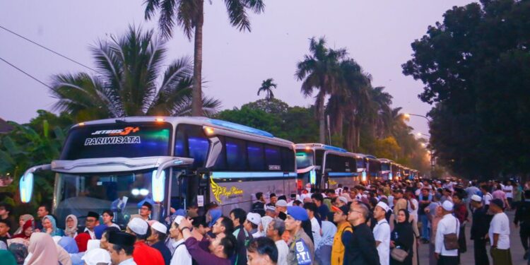 Lepas 393 Calon Jemaah Haji Asal Tangsel, Benyamin Doakan Jadi Haji yang Mabrur
