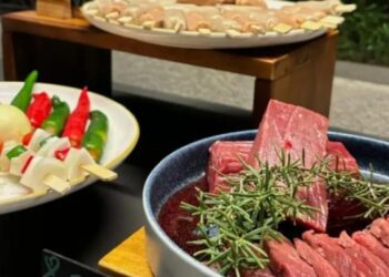 Nikmati BBQ Buffet Sizzle & Smoke di Rooftop Vivere Hotel Hanya di Akhir Pekan