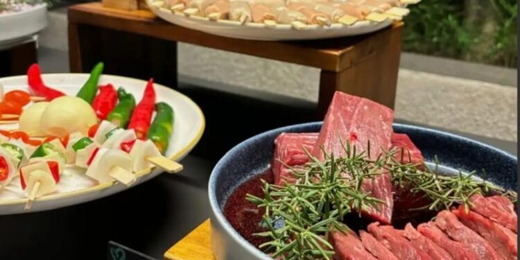 Nikmati BBQ Buffet Sizzle & Smoke di Rooftop Vivere Hotel Hanya di Akhir Pekan