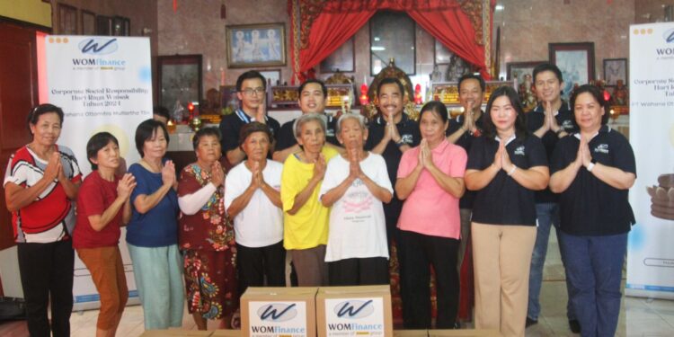WOM Finance Berikan Bantuan ke Vihara Serentak di 11 Kota