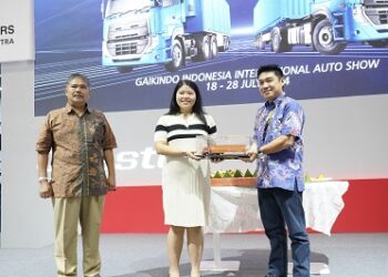 Tingkatkan Keunggulan Logistik Indonesia, UD Trucks dan Astra UD Trucks Serahkan Armada Baru kepada BPE Group