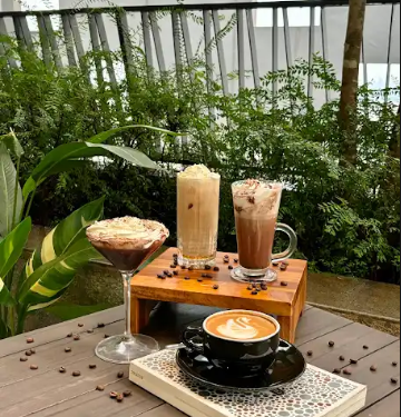 Nikmati Beragam Sajian Minuman Kopi, Wine & Cocktails Spesial  Di Salute Bar & Lounge Vivere Hotel, Artotel Curated