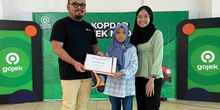 Jelang Hari Keluarga Nasional,Gojek dan Gramedia Academy Luluskan Ribuan Anak Mitra Driver Kursus Bahasa Inggris