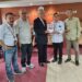 OC Kaligis Serahkan Cinderamata Buku Bertanda Tangan Prabowo ke PWI Pusat