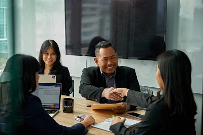 Dorong Pertumbuhan Ekonomi Indonesia, Emerhub Lancarkan Arus Investasi Luar Negeri melalui Pendampingan Pendirian Badan Usaha