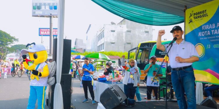 Hadiri Kirab Menuju Porkot Tangsel 2024, Tabrani Beri Semangat ke Seluruh Atlet