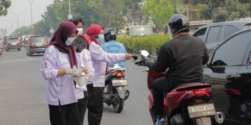 Tangsel Bagikan 14.000 Masker Gratis, Warga Diminta Waspadai Abu Vulkanik