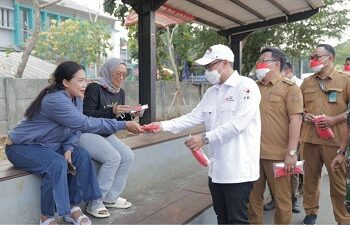 Wakil Wali Kota Tangsel Bagikan Ribuan Masker ke Warga