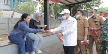 Wakil Wali Kota Tangsel Bagikan Ribuan Masker ke Warga