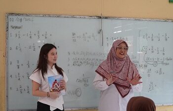 Sepekan, Maria Teresa Suhardja Bagikan 5.000 Buku Tulis ke Pelajar SD, SMP hingga Pondok Pesantren di Tangsel