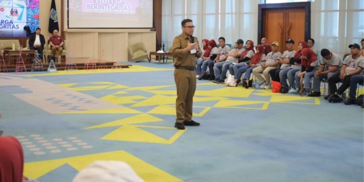 Pilar Tekankan Integritas Lurah, Keluarga Diminta Saling Mengingatkan